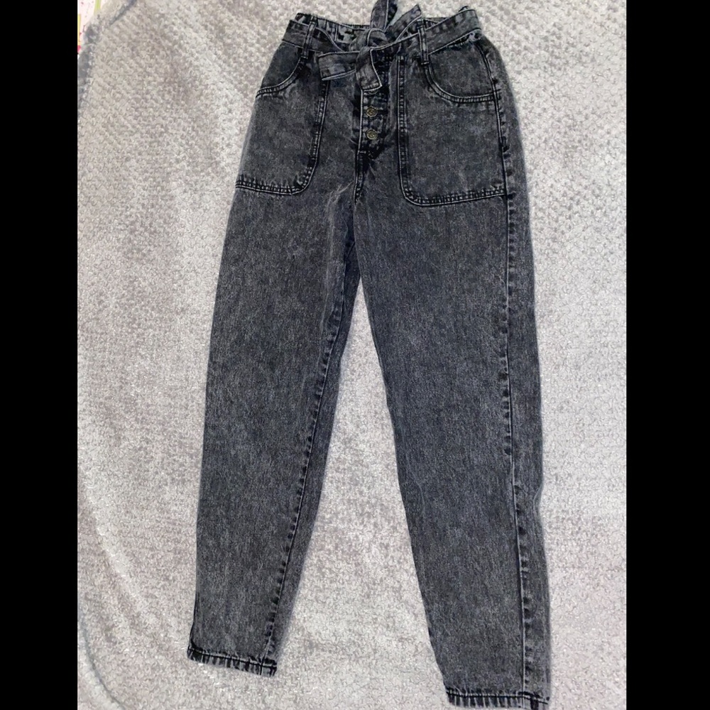 🔴SOLD 🔴 Forever 21 belted jeans